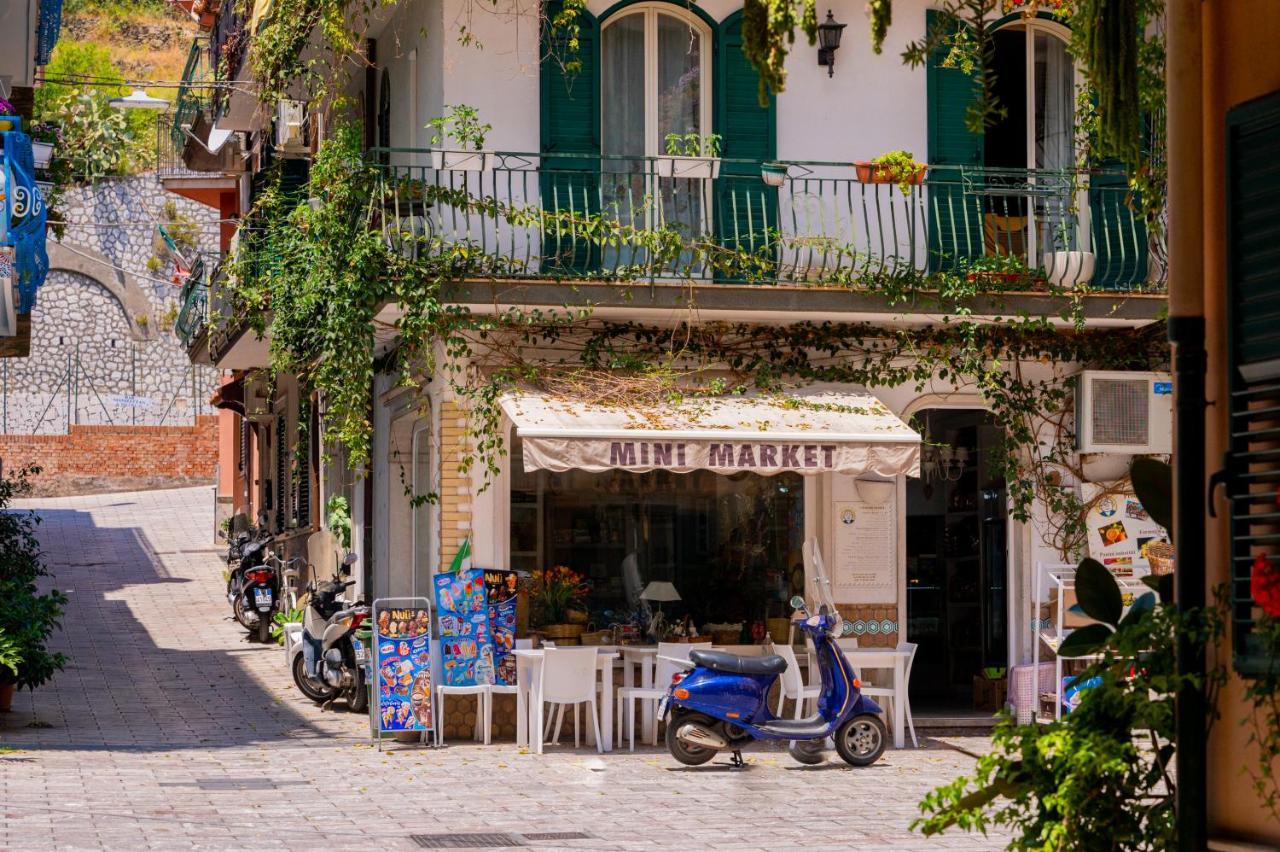 Appartamenti Paolone House Taormina Mare Mazzeo Exterior foto